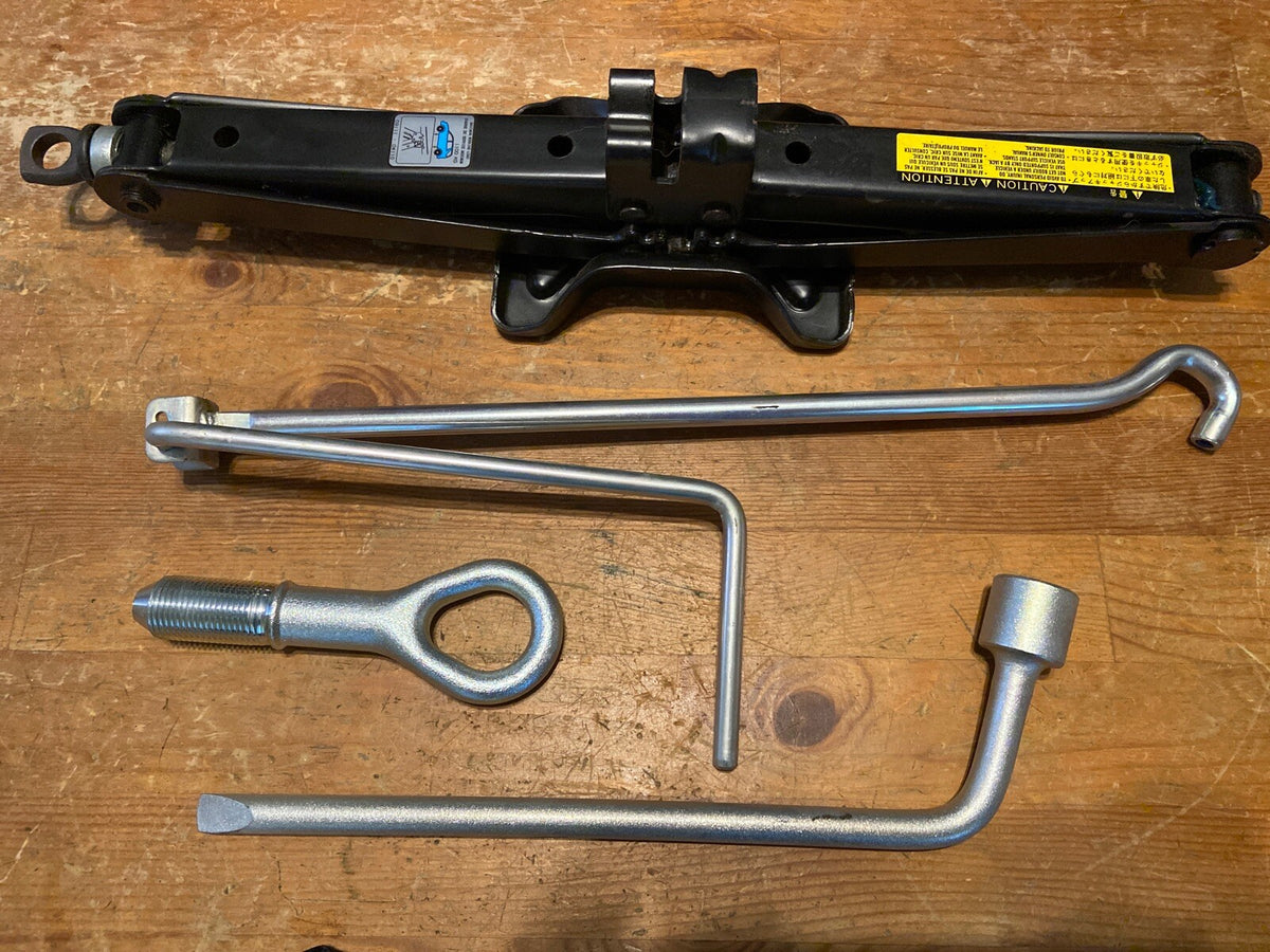 2006 2012 TOYOTA RAV4 RAV 4 SPARE TIRE SCISSOR JACK TOOLS SET KIT LUG WRENCH1