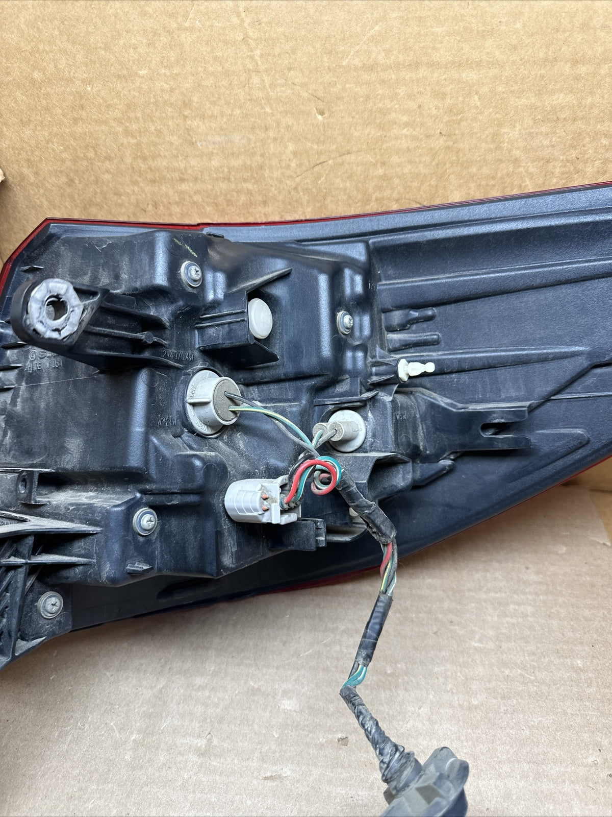 2015   2018 Subaru Outback Outer Tail Light Left Drivers Side5