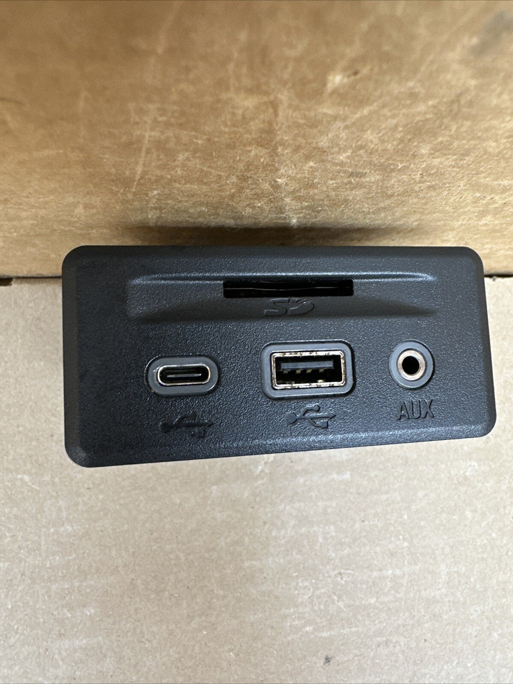 2018 2021 Chevy Equinox GMC TERRAIN REAR CENTER CONSOLE USB AUX PORT 842601497