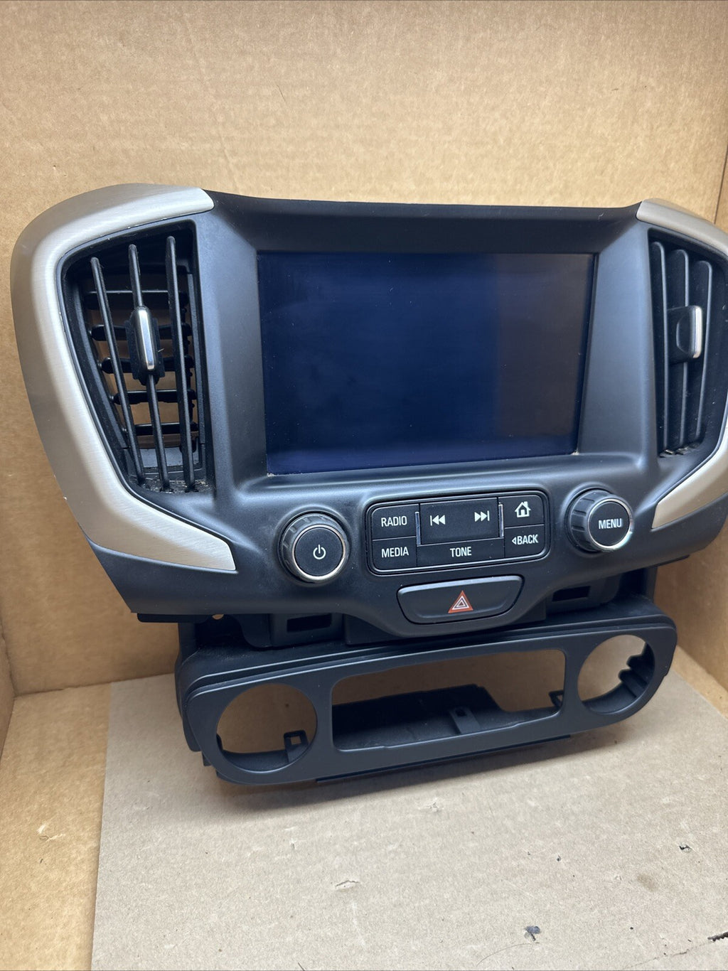 2018   2019 GMC Terrain OEM Climate Control Radio Display Screen 842992581