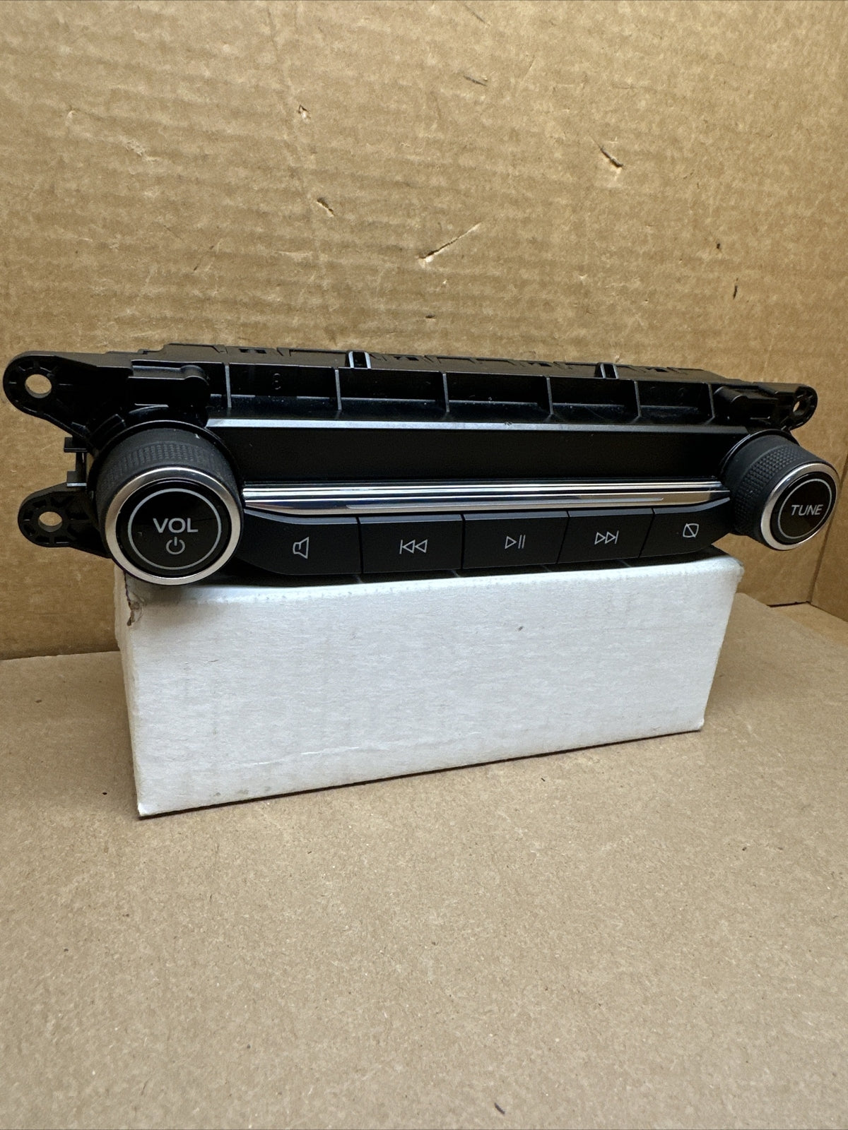 2020 2021 Ford Escape Radio Face Plate Control Panel LJ6T 18K811 CB1