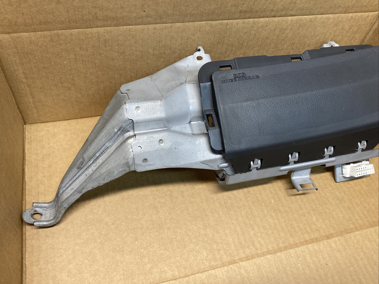 2005 2012 Toyota Avalon Left Side Driver Knee Lower Air Bag Airbag Graphite1