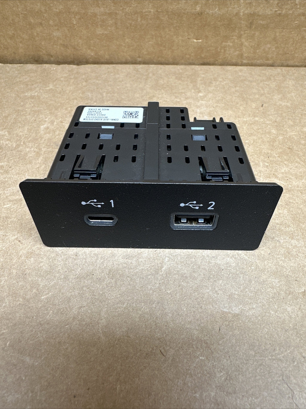 2021   2023 NISSAN ROGUE FRONT CENTER CONSOLE DUAL USB PORT UNIT OEM 284H3 6RA0A0