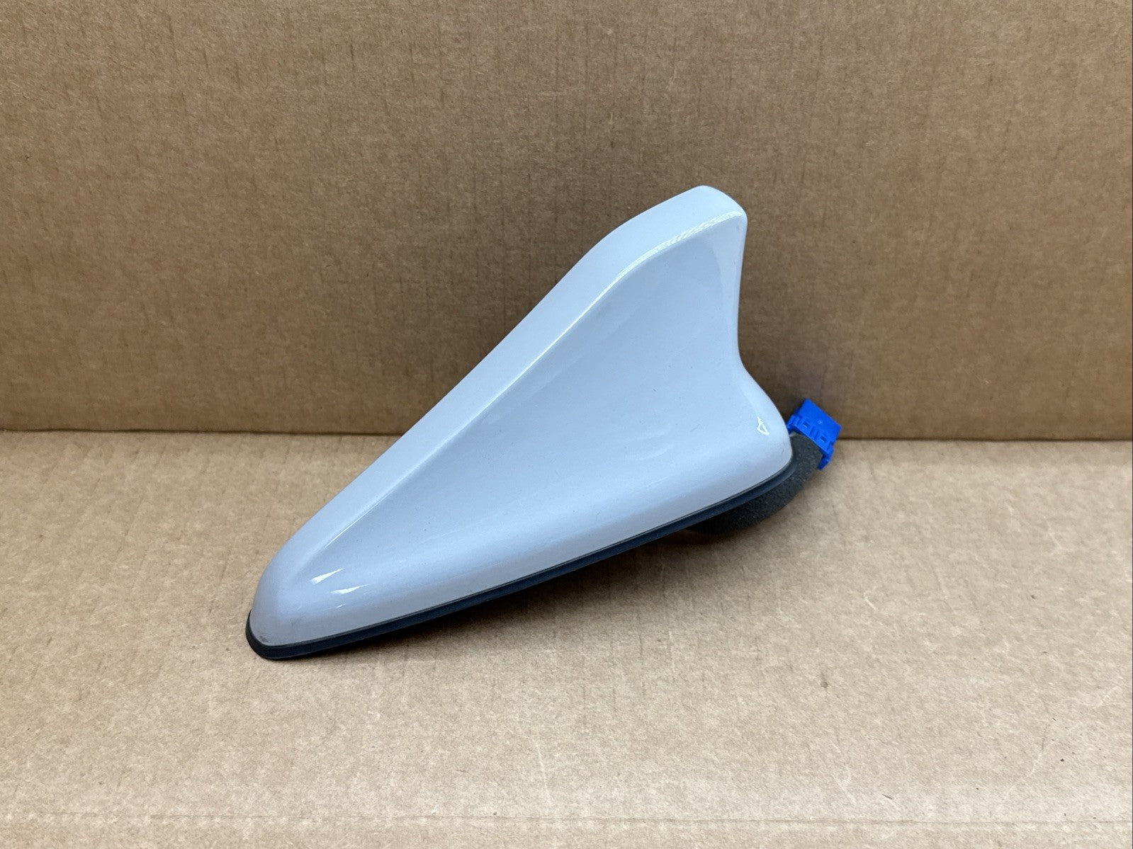2022 2023 Hyundai Kona Roof Mounted Radio Shark Fin Antenna Cyber Gray Metallic0