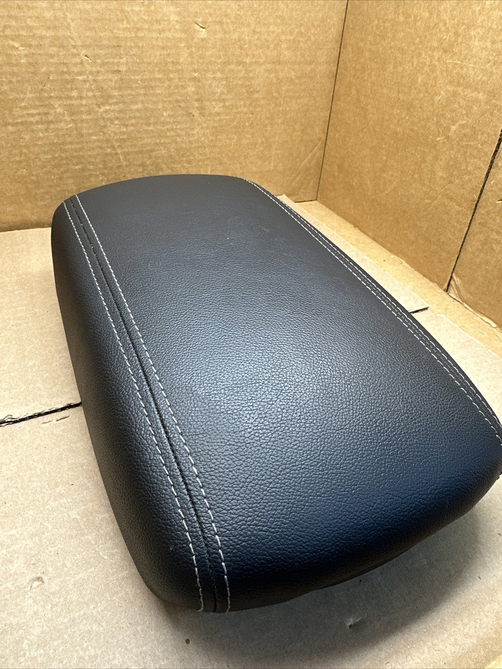 2017 2022 Kia Sportage Center Console Lid Cover Top Arm Rest Armrest Black1