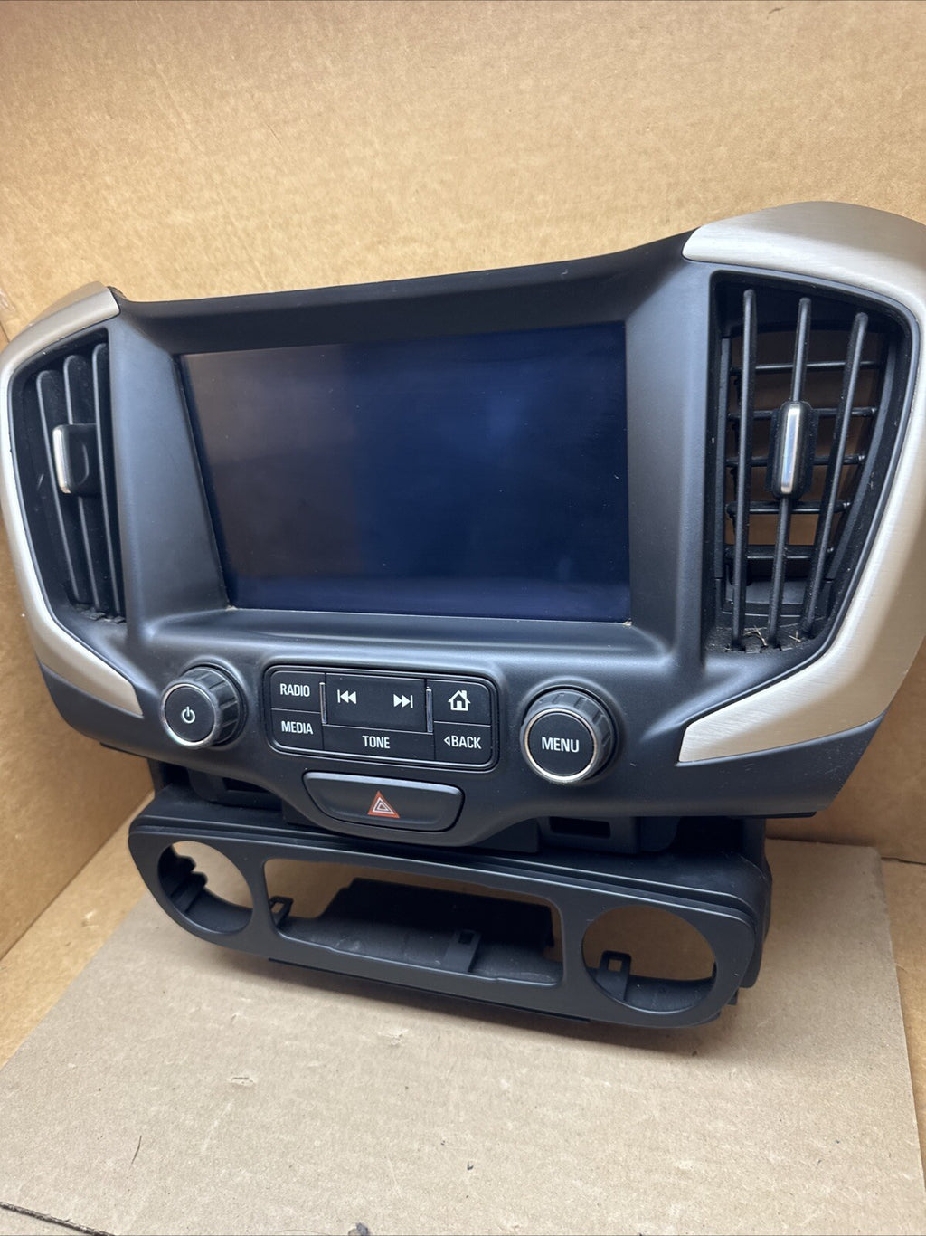 2018   2019 GMC Terrain OEM Climate Control Radio Display Screen 842992583
