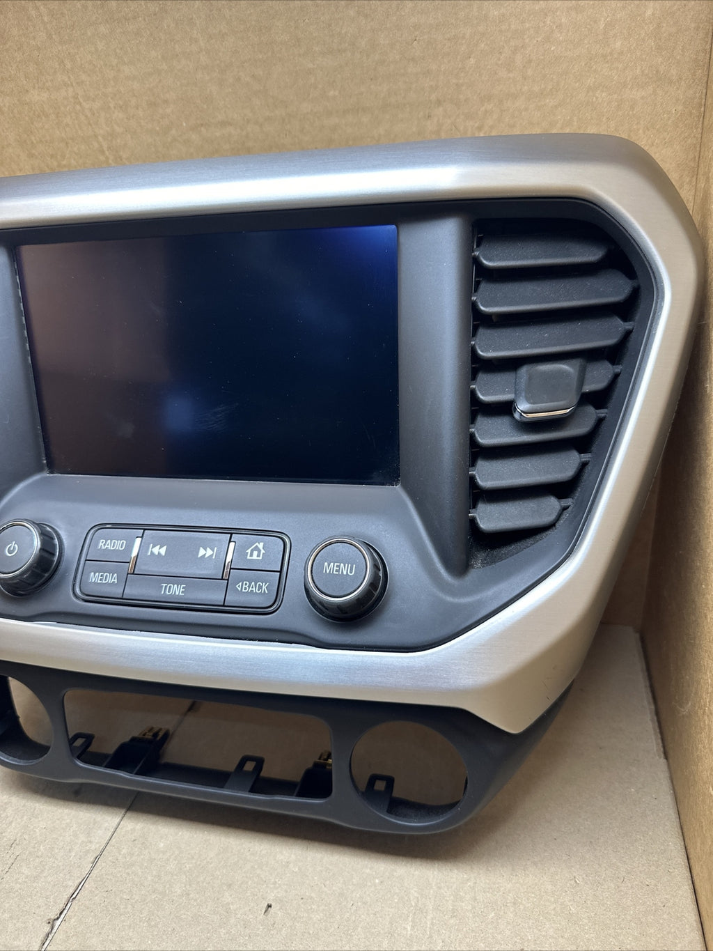 2017   2019 GMC Acadia OEM Radio Display Screen Control Panel Vents 843341163