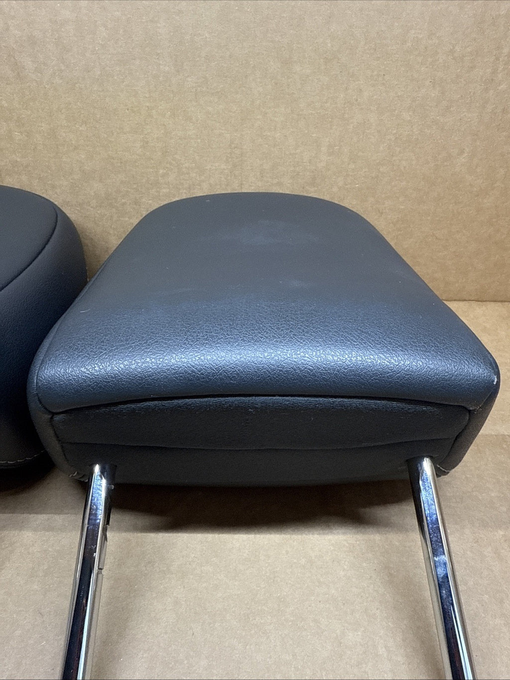 2011 2014 Toyota Sienna 2nd Row Rear Leather Head Rest Set BLACK LEATHER6