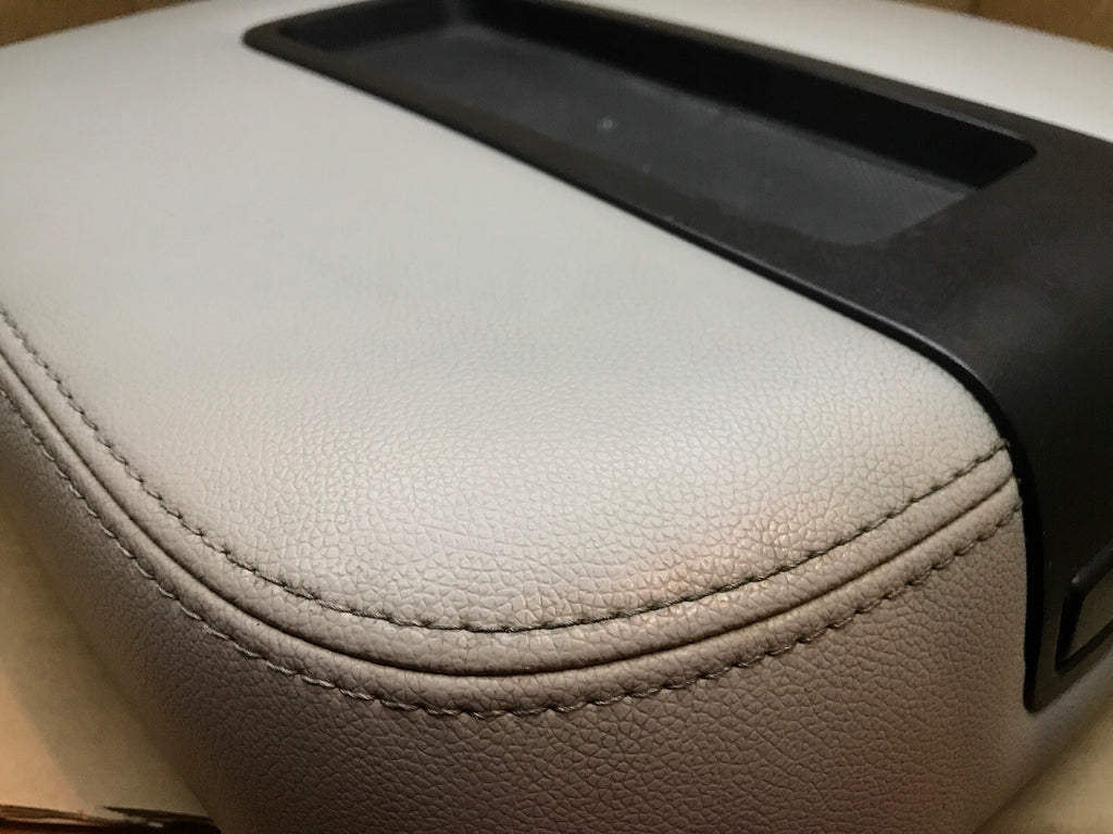 07 14 TAHOE SUBURBAN SILVERADO YUKON SIERRA CENTER CONSOLE ARMREST LID GREY6