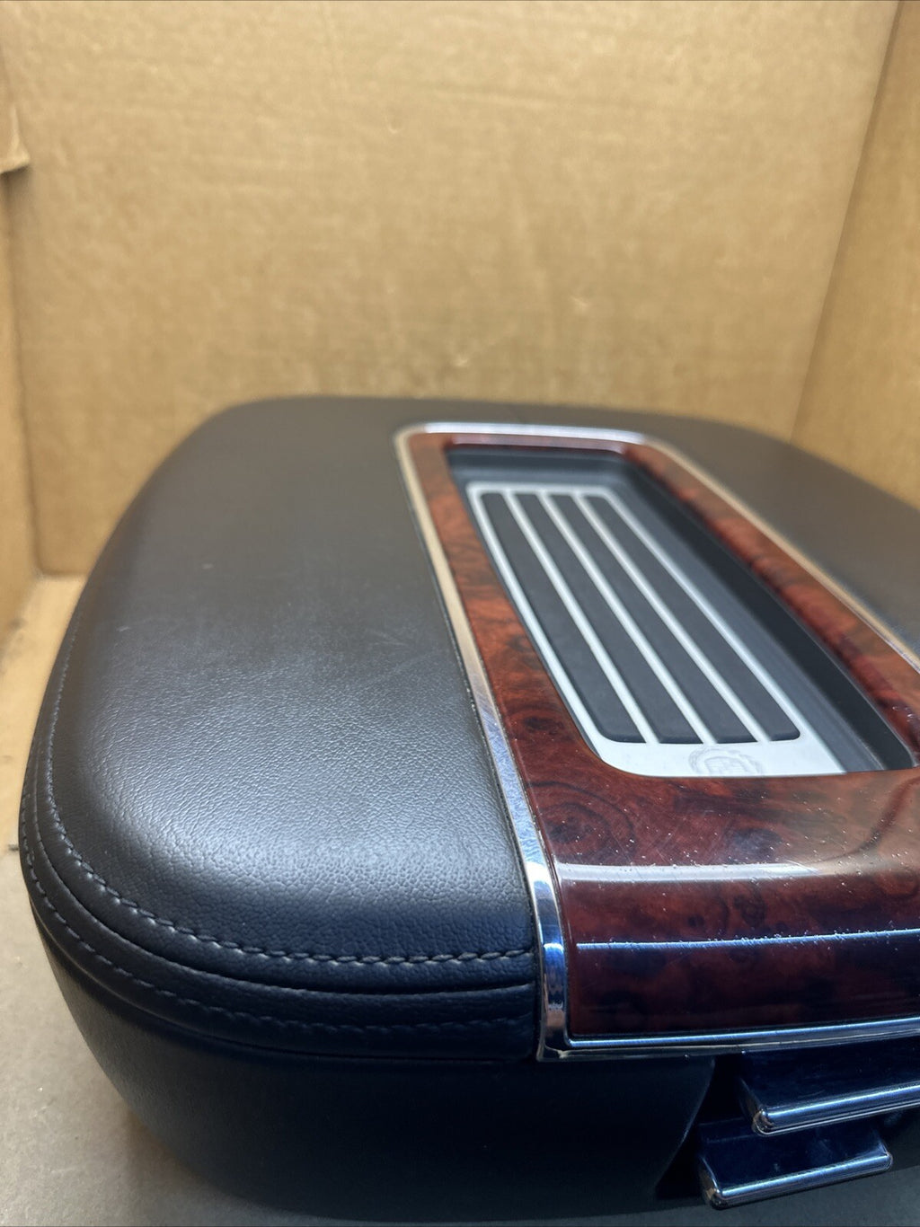 2007 2013 Cadillac Escalade ESV Center Console Lid Top Armrest1