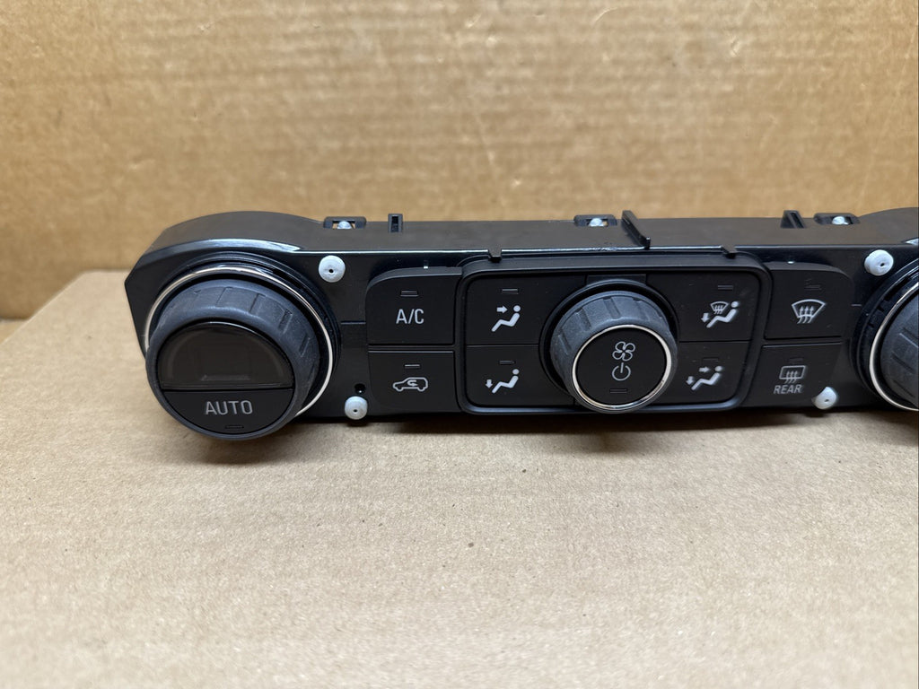 2017 2023 GMC Acadia Front Dash Temperature Temp Climate Control1