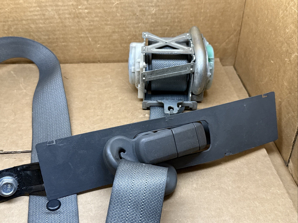 2012 2020 Nissan NV2500 Front Right Passenger Side Seat Belt Seatbelt Retractor1