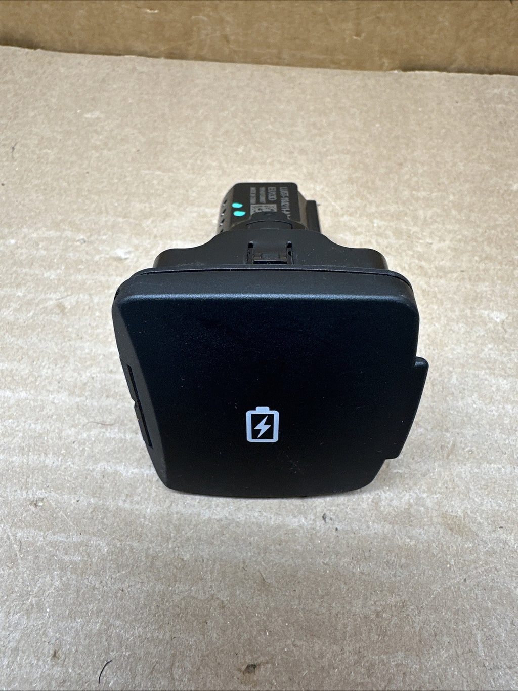 20 24 FORD EXPLORER CONSOLE JACK USB CHARGER POWER OUTLET OEM LU5T 19J211 AA3