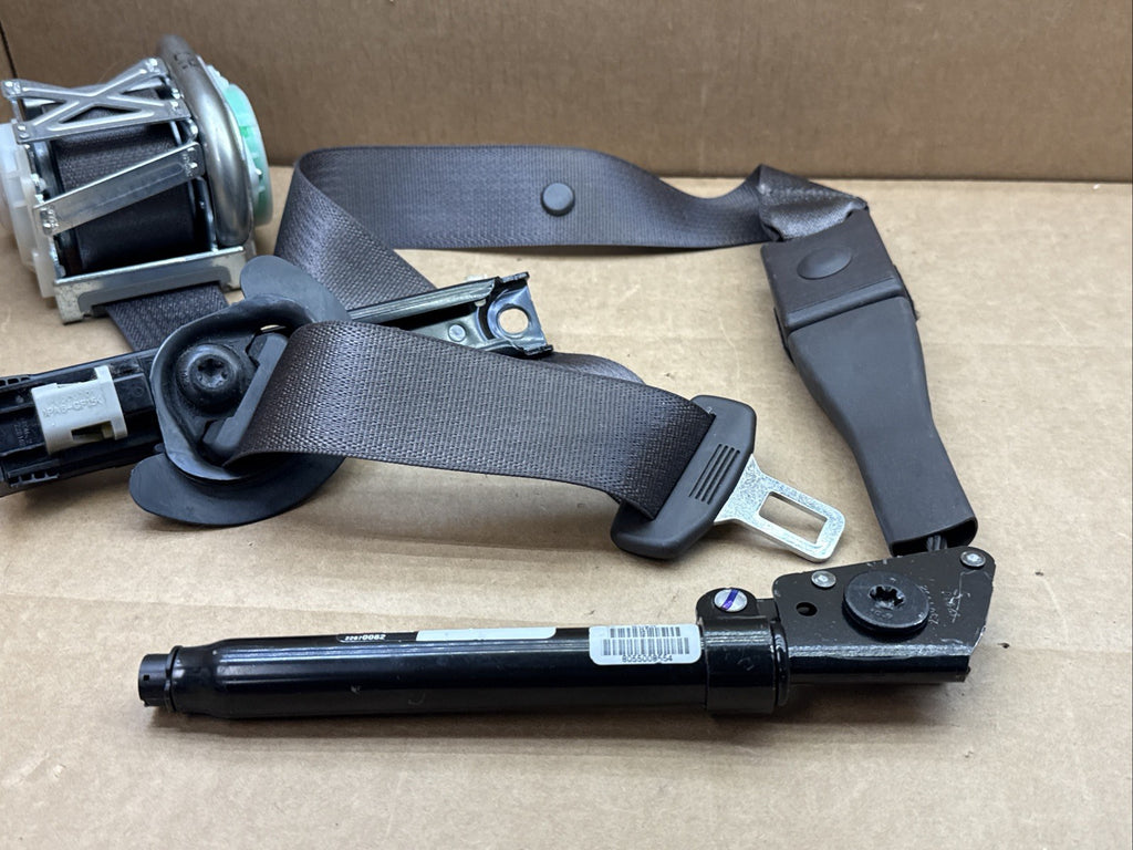 2013-2017 Encore 15-16 Trax Front Left Driver Side Seat Belt Seatbelt Retractor3