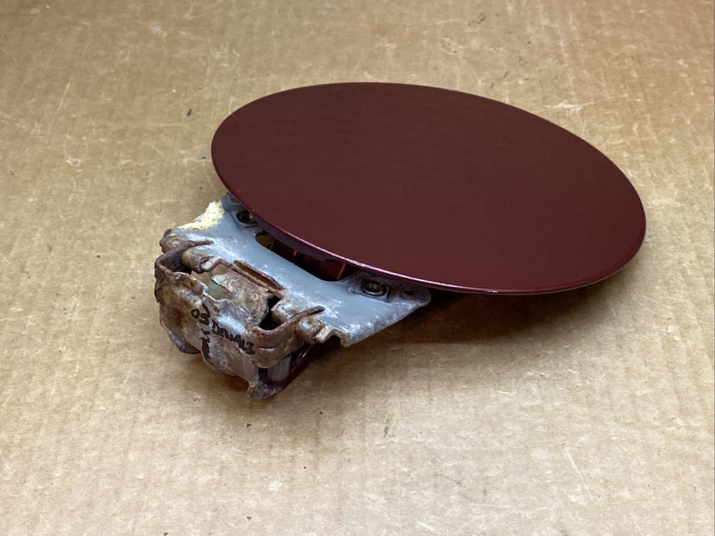 00 06 Tahoe Suburban Yukon Fuel Gas Tank Cap Door Lid Cover Garnet Red Metallic6