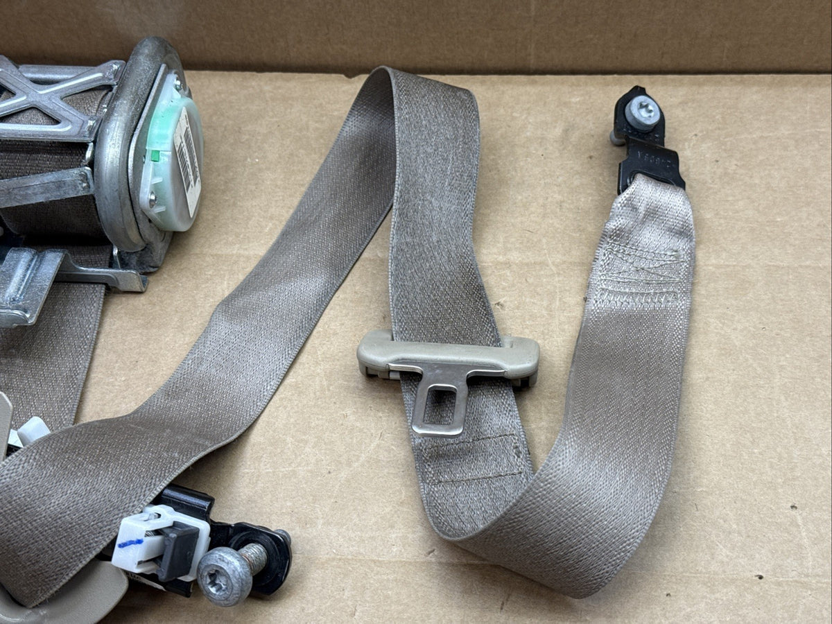 2014-2018 Grand Cherokee Front Left Driver Side Seat Belt Seatbelt Retractor3