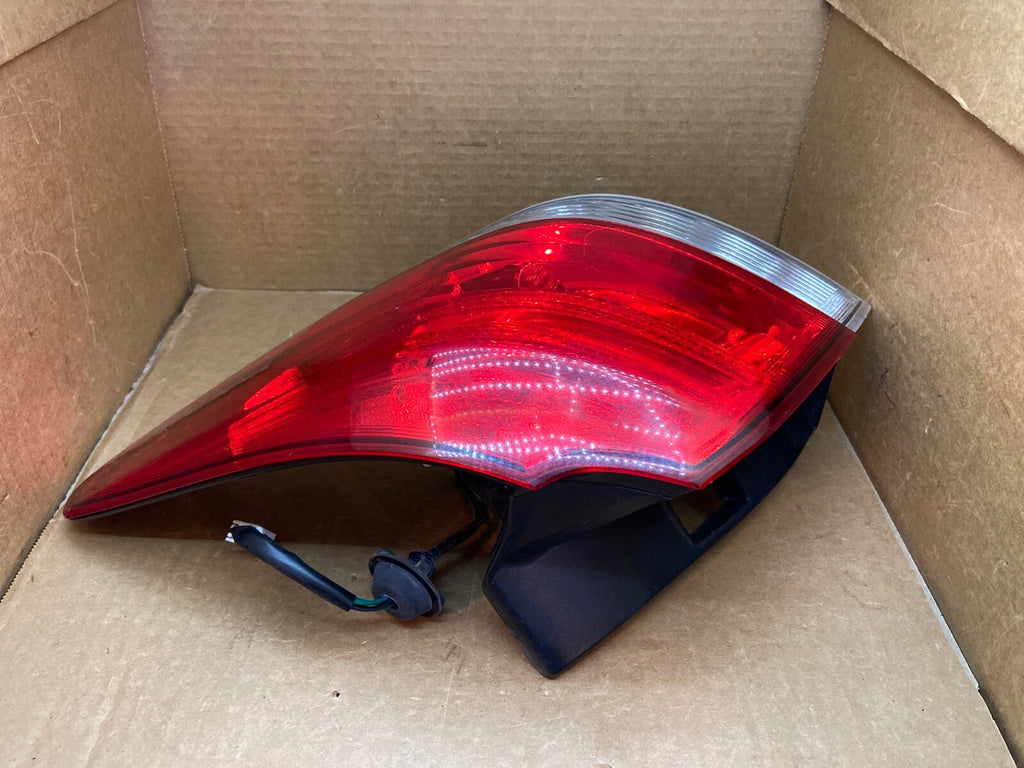 10 14 Subaru Outback Passenger Side Right Rear Taillight Tail Break Light Outer10