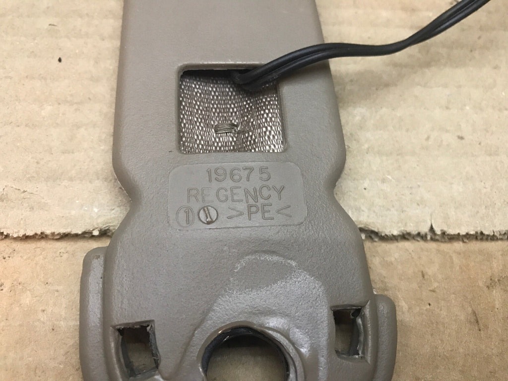 03 06 Tahoe Yukon Sierra Silverado Front Seat Belt Buckle PRESS Neutral Tan3