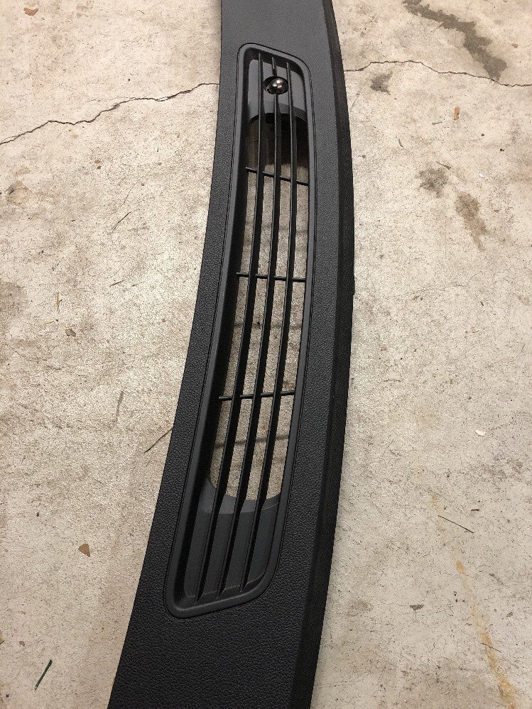 2008 GMC Acadia Upper Dash Dashboard Windshield Defrost Vent Panel Ebony Black3