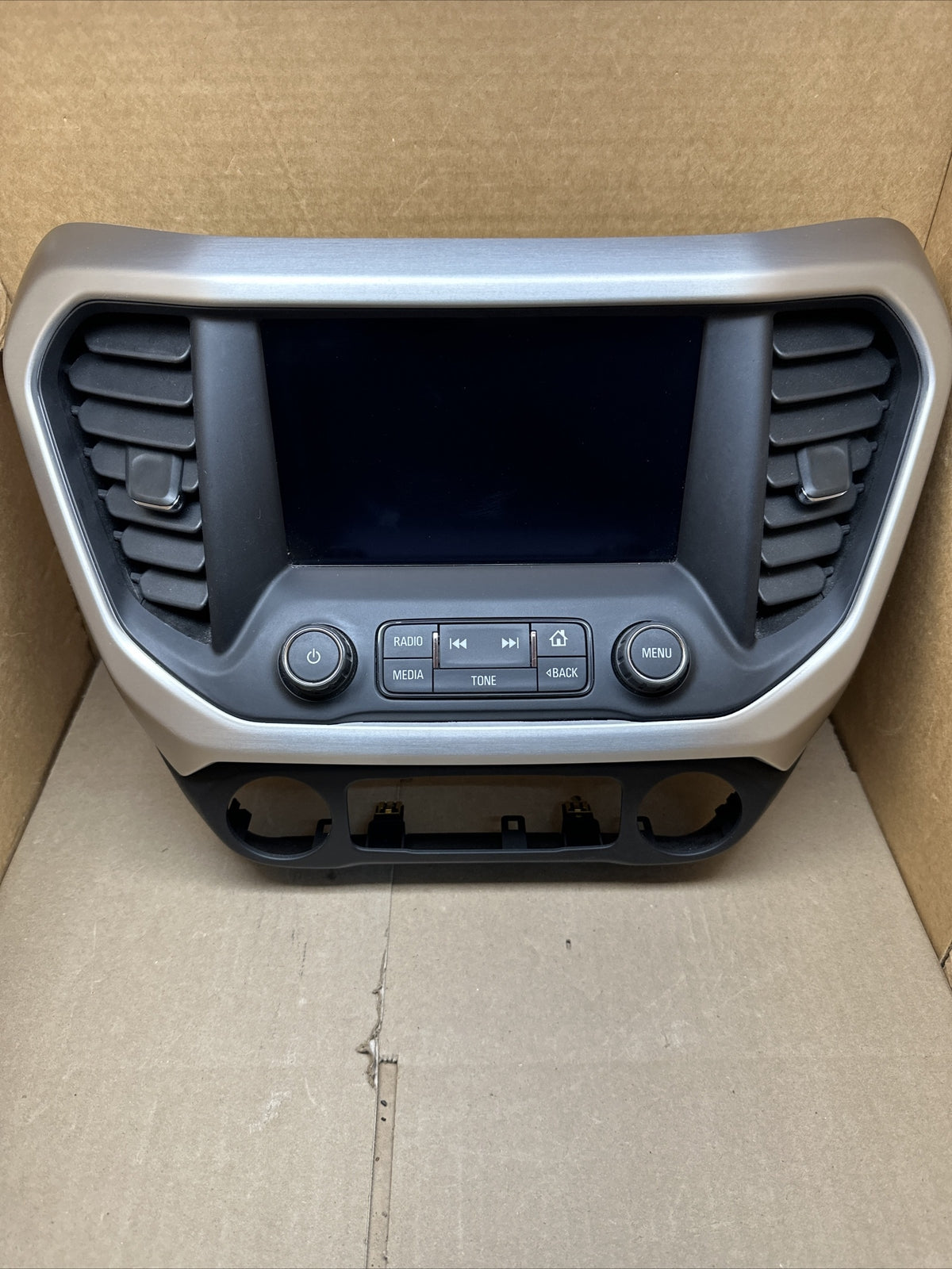 2017   2019 GMC Acadia OEM Radio Display Screen Control Panel Vents 843341160