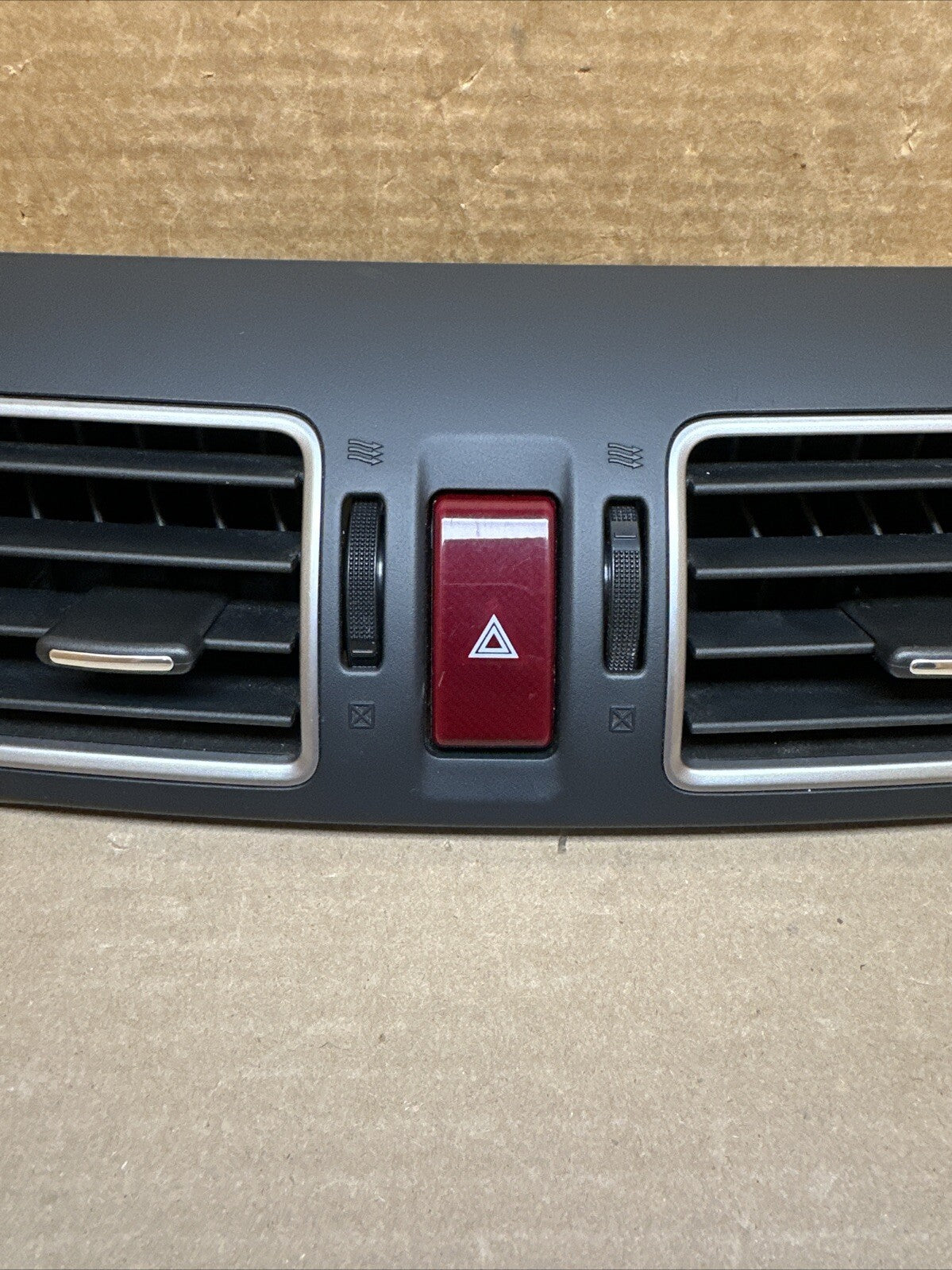 2016 2017 SUBARU CROSSTREK CENTER DASH AIR VENTS TRIM HAZARD BUTTON S155081803