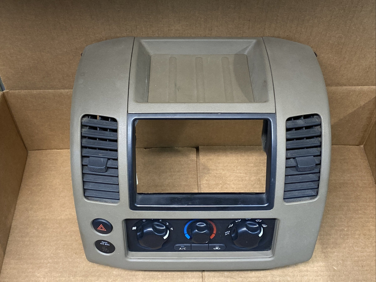 2005 2008 Nissan Xterra Climate Control Vents Panel Radio Bezel Tan 68260 EA1601
