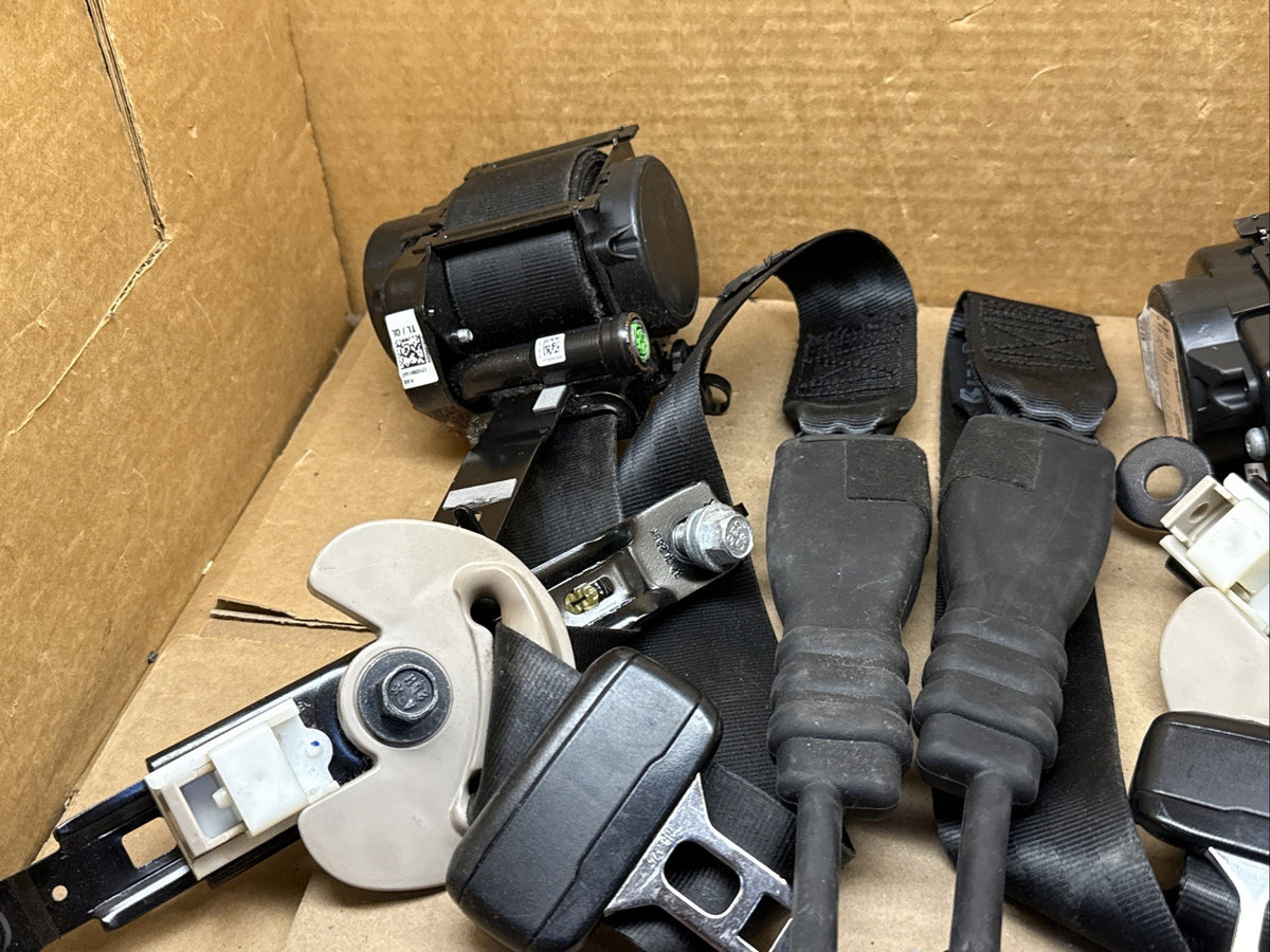 2016 2021 Hyundai Tucson Front Seat Belts Seatbelt Retractor Driver Passenger1
