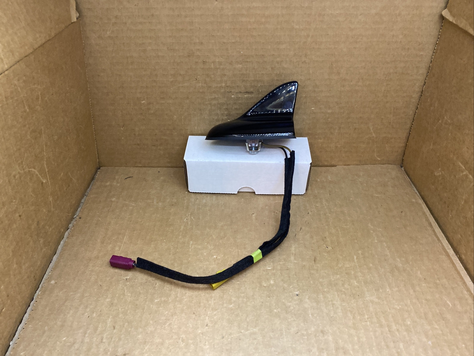 15 16 Challenger 15 17 Chrysler 200 Antenna Base Roof Mounted OEM P5NU67DX8AC1