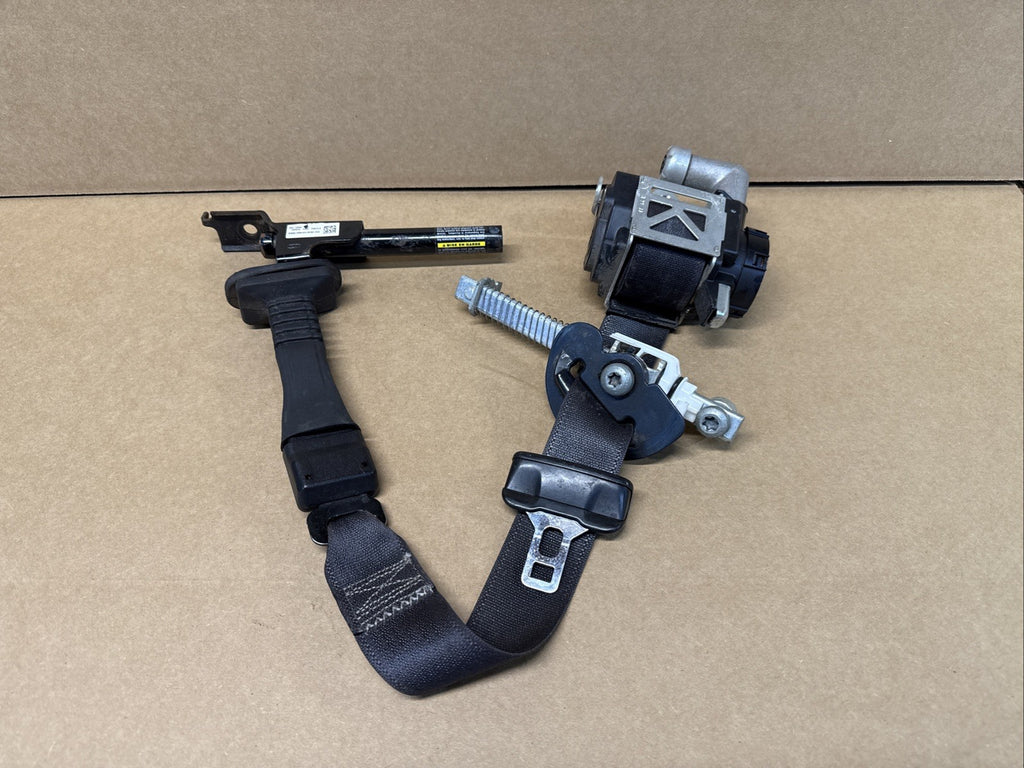 2013 2019 Ford Taurus Front Left Driver Side Seat Belt Seatbelt Retractor Black0