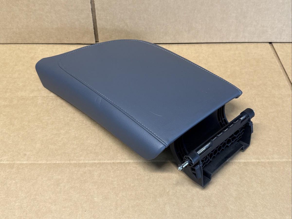 2018 2024 Buick Enclave Center Console Lid Cover Top Arm Rest Armrest Gray2