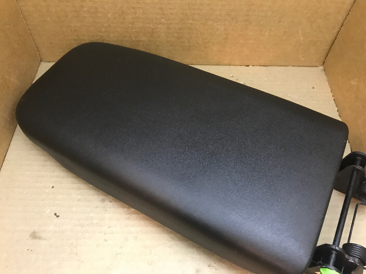 2018 2023 Equinox Center Console Lid Cover Top Arm Rest Armrest Black6