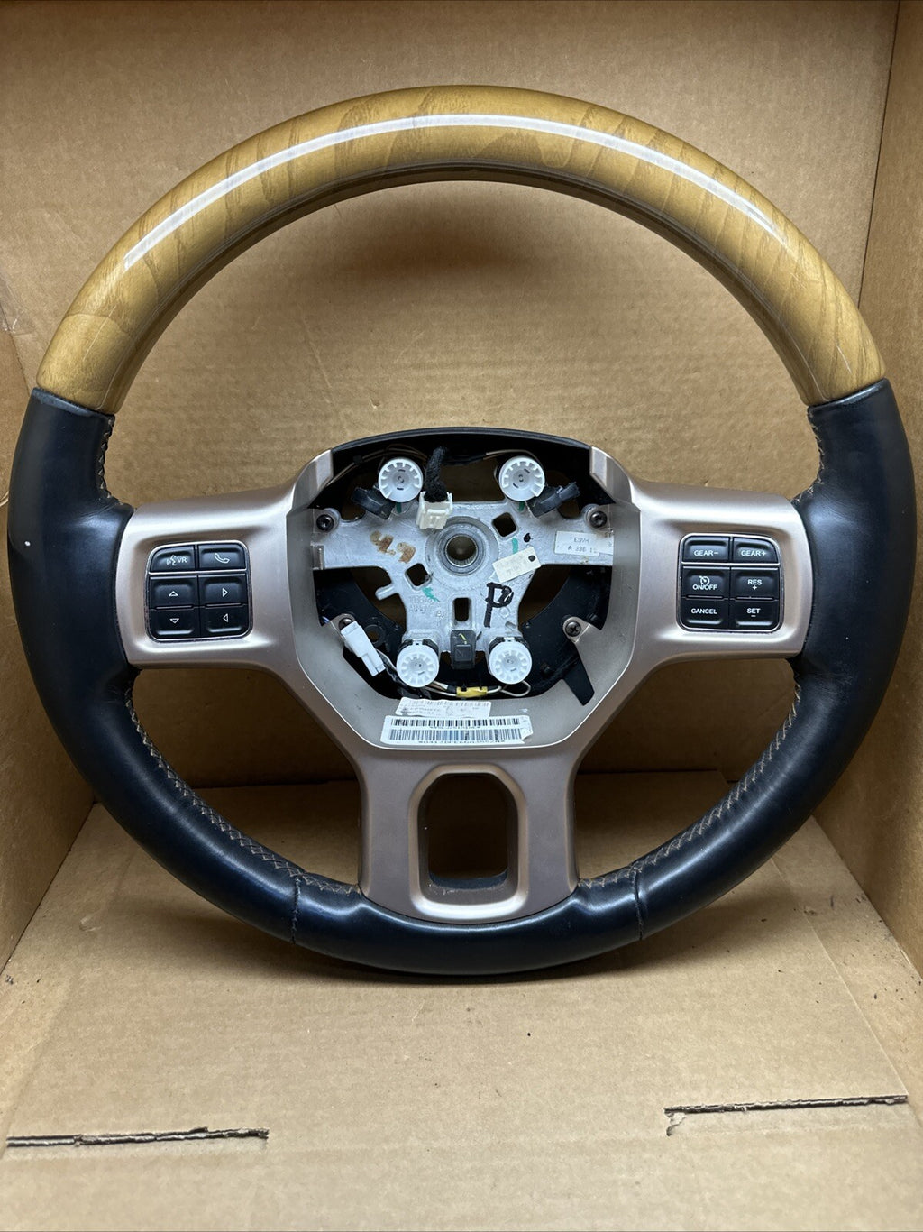 2013 2018 RAM LONGHORN STEERING WHEEL BLACK LEATHER WOOD GRAIN OEM0