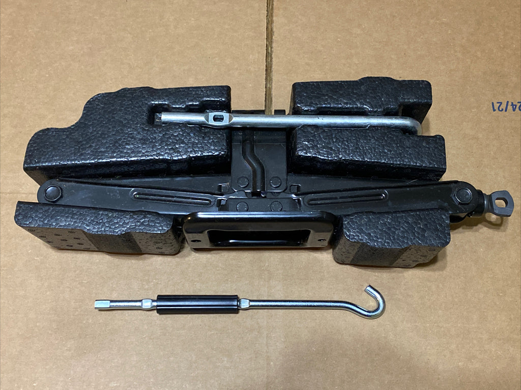 2006 2009 Hyundai Santa Fe Spare Tire Scissor Jack Tools Set Kit Lug Wrench0