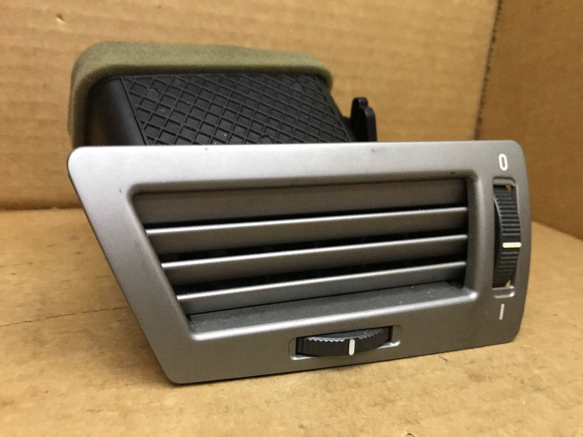 06 08 BMW E65 E66 750Li Dash Left Passenger A/C Air Vent OEM Used 1