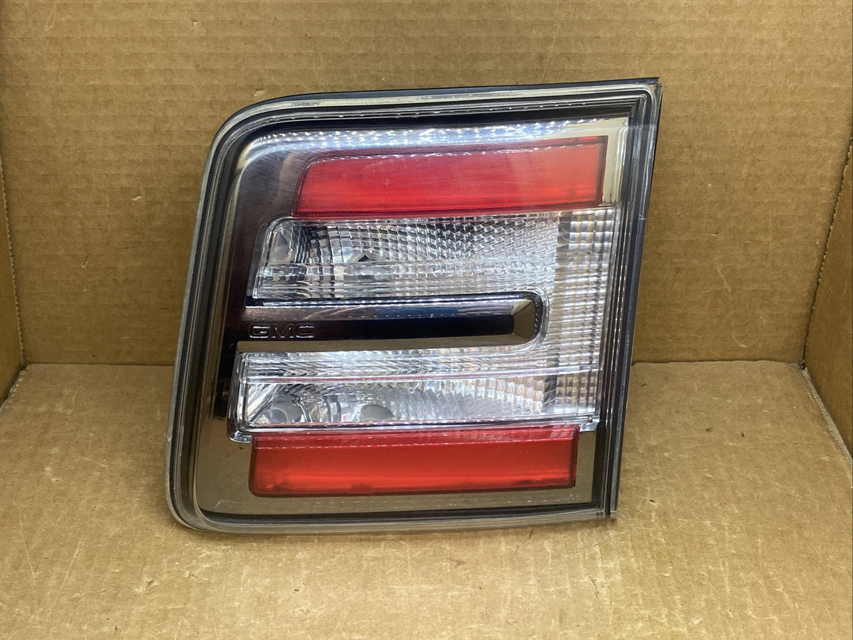 2013 2016 GMC Acadia Inner Decklid Tail Light Taillight Right Passenger Side OEM0