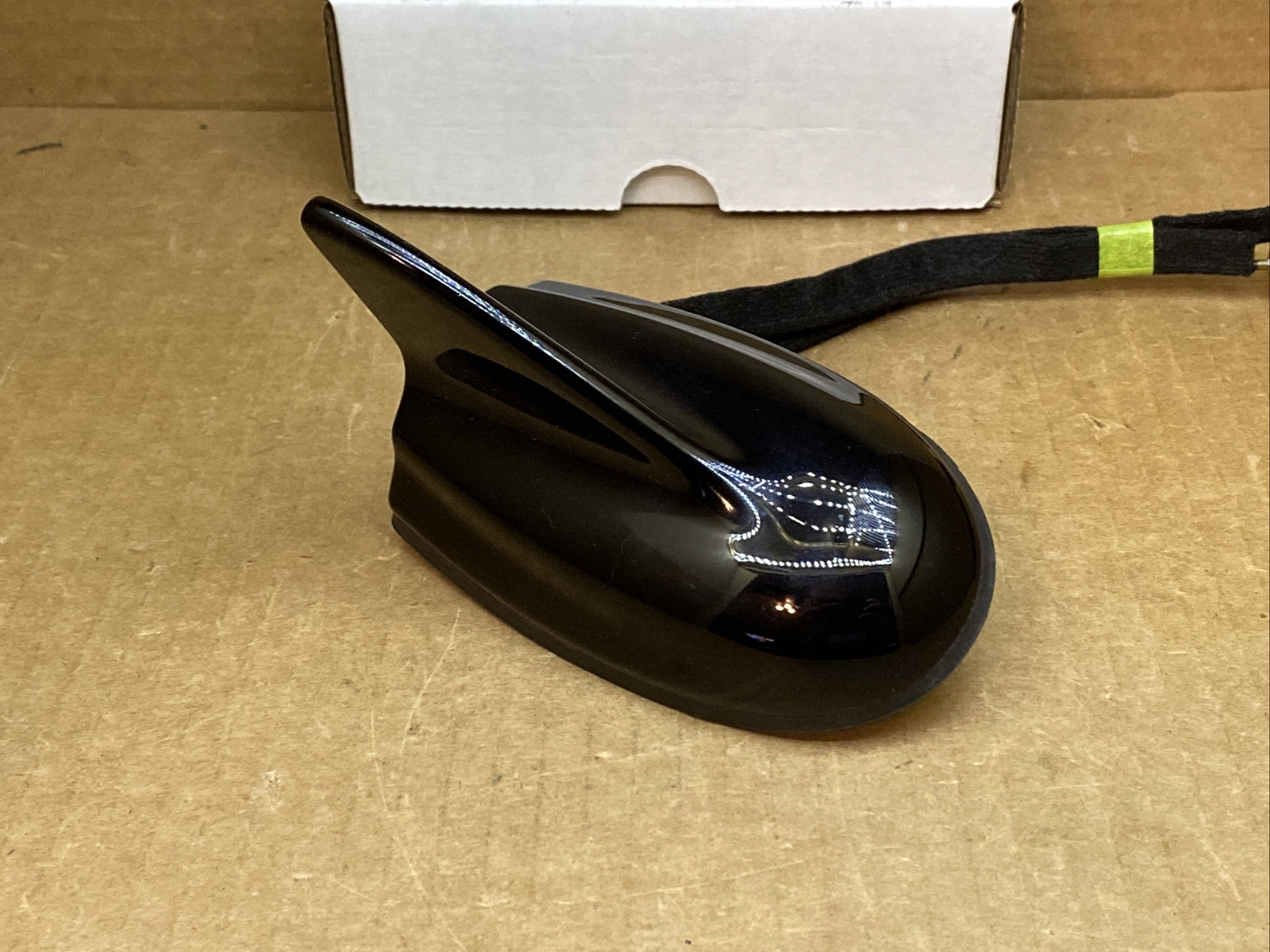 15 16 Challenger 15 17 Chrysler 200 Antenna Base Roof Mounted OEM P5NU67DX8AC5