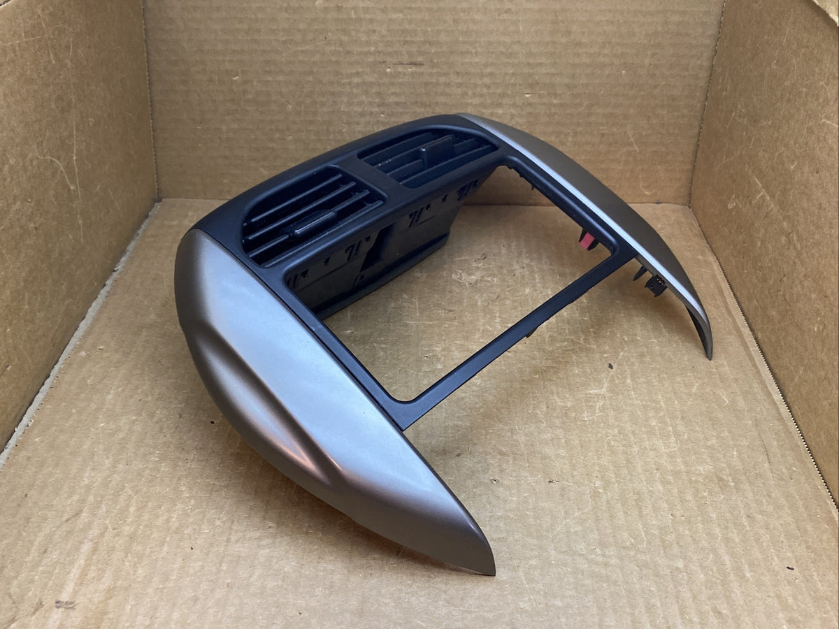 2004 2005 Toyota Rav4 Rav 4 Center Dash Climate Radio Bezel Vents Surround Trim3