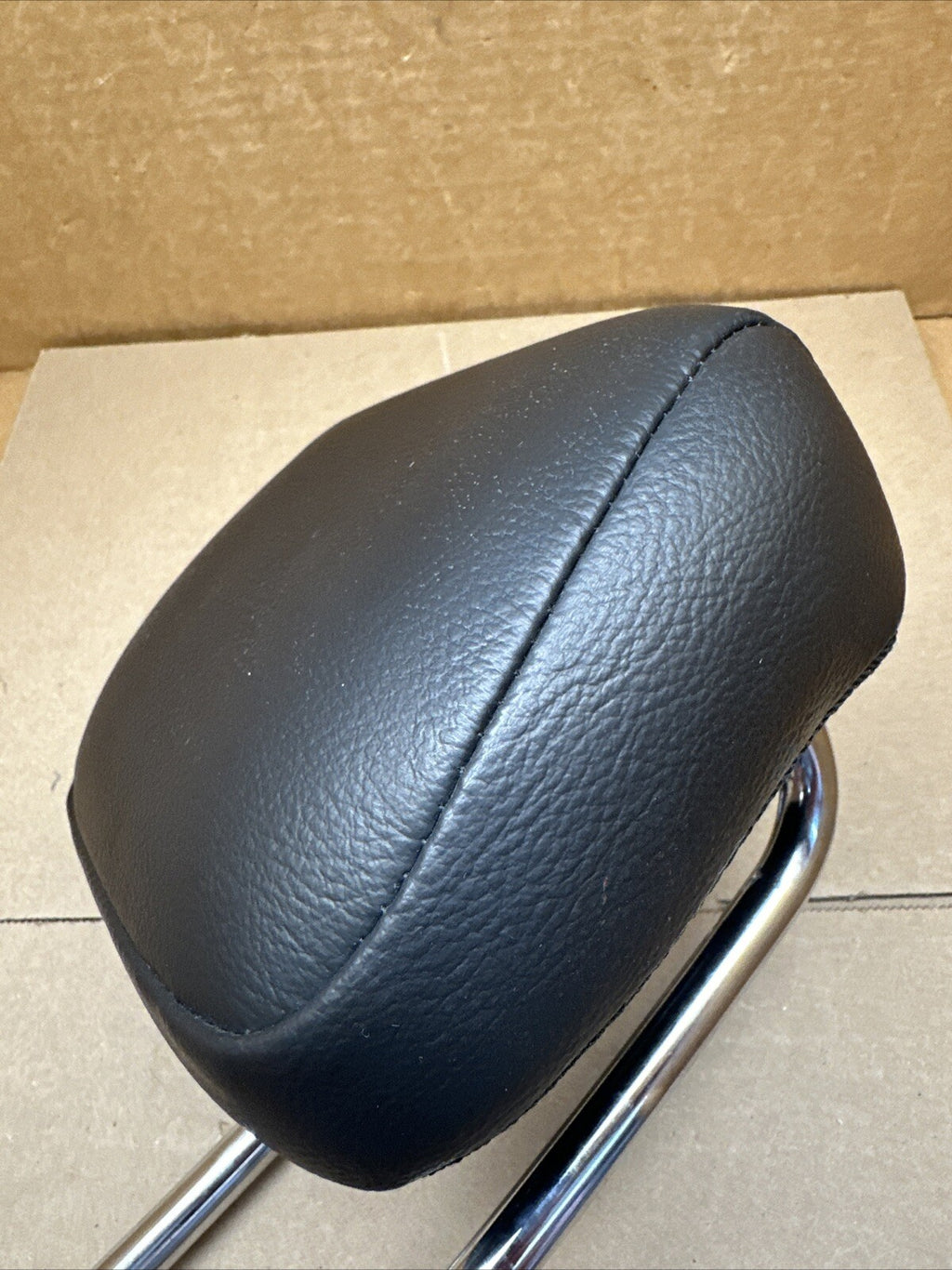 2017 2024 CHRYSLER PACIFICA REAR 3RD ROW CENTER SEAT HEADREST OEM BLACK LEATHER7