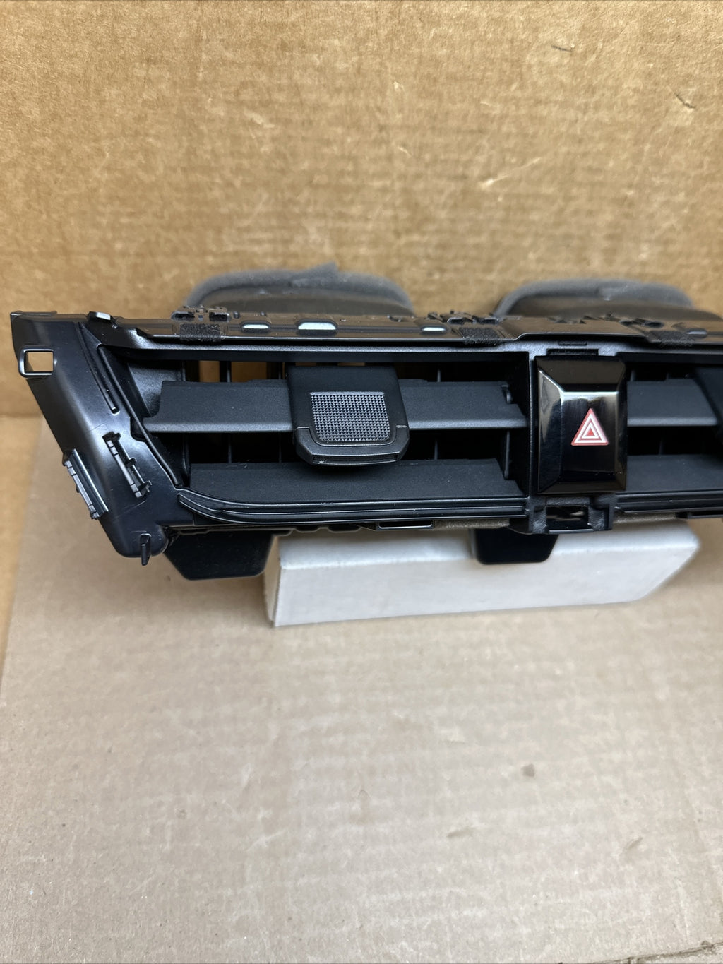 2020   2024 TOYOTA COROLLA DASH PANEL CENTER VENT HAZARD SWITCH 55670 02780 OEM1