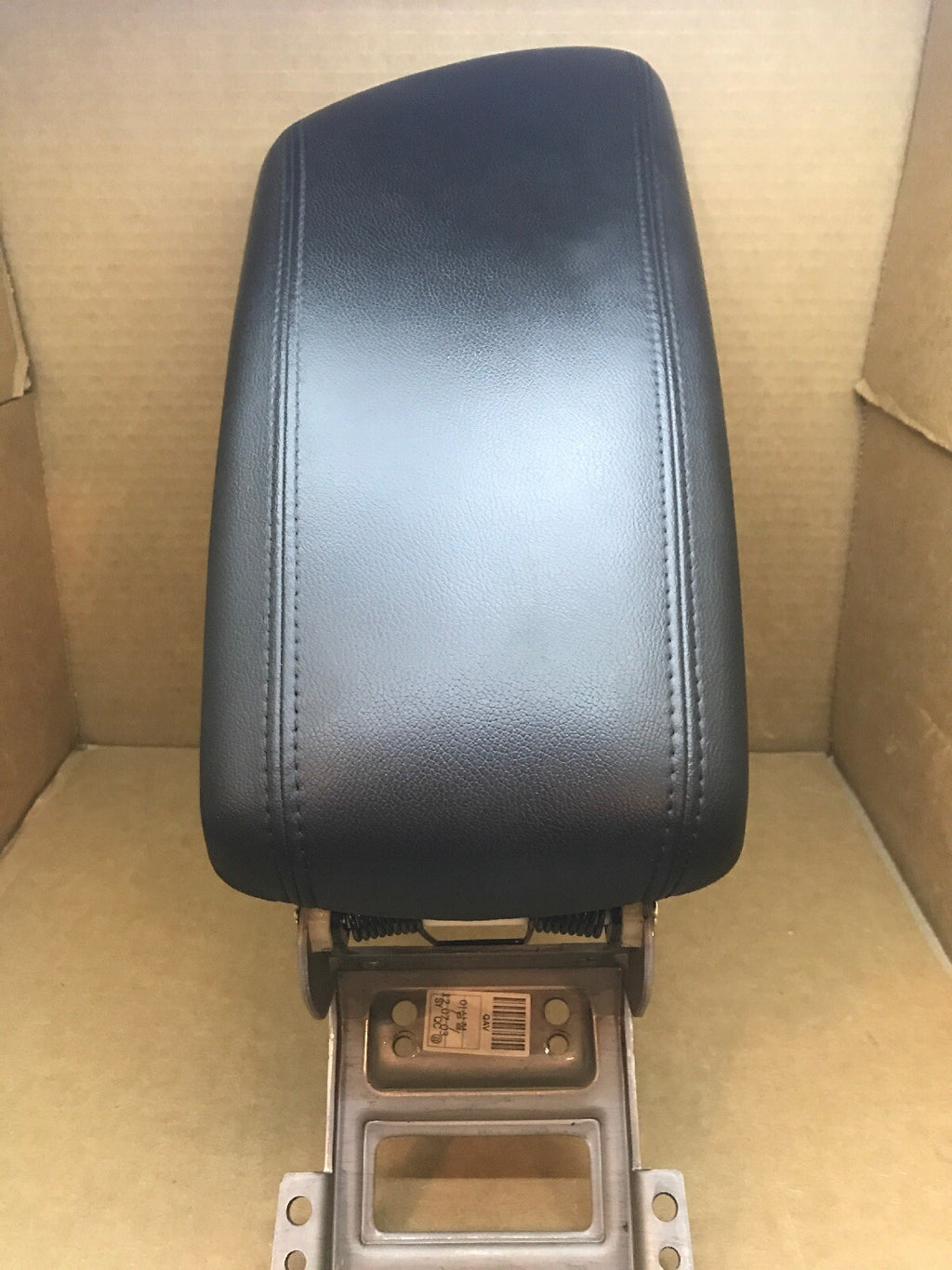 11 15 Kia Optima Center Console Armrest Arm Rest Lid Top Bracket Black Leather6
