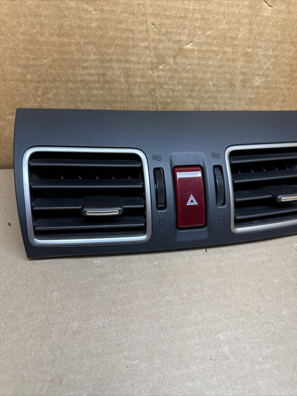 2016 2017 SUBARU CROSSTREK CENTER DASH AIR VENTS TRIM HAZARD BUTTON S155081801