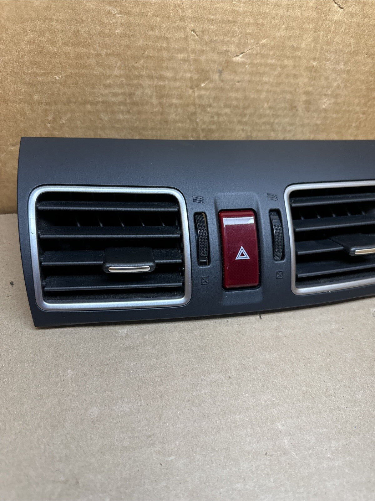 2016 2017 SUBARU CROSSTREK CENTER DASH AIR VENTS TRIM HAZARD BUTTON S155081801