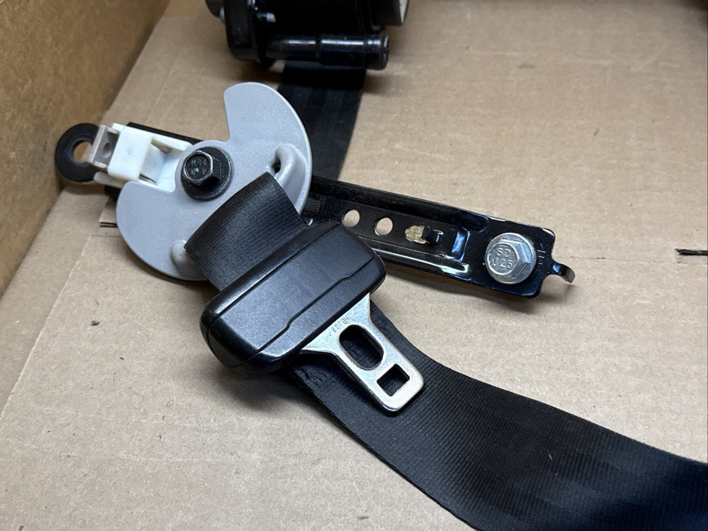 2014 2018 Forte Forte5 Front Right Passenger Side Seat Belt Seatbelt Retractor2