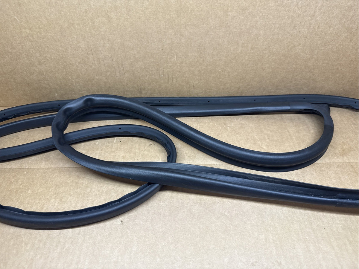 2022 2024 Hyundai Tucson Front Right Passenger Door Weatherstrip 82130 N90000