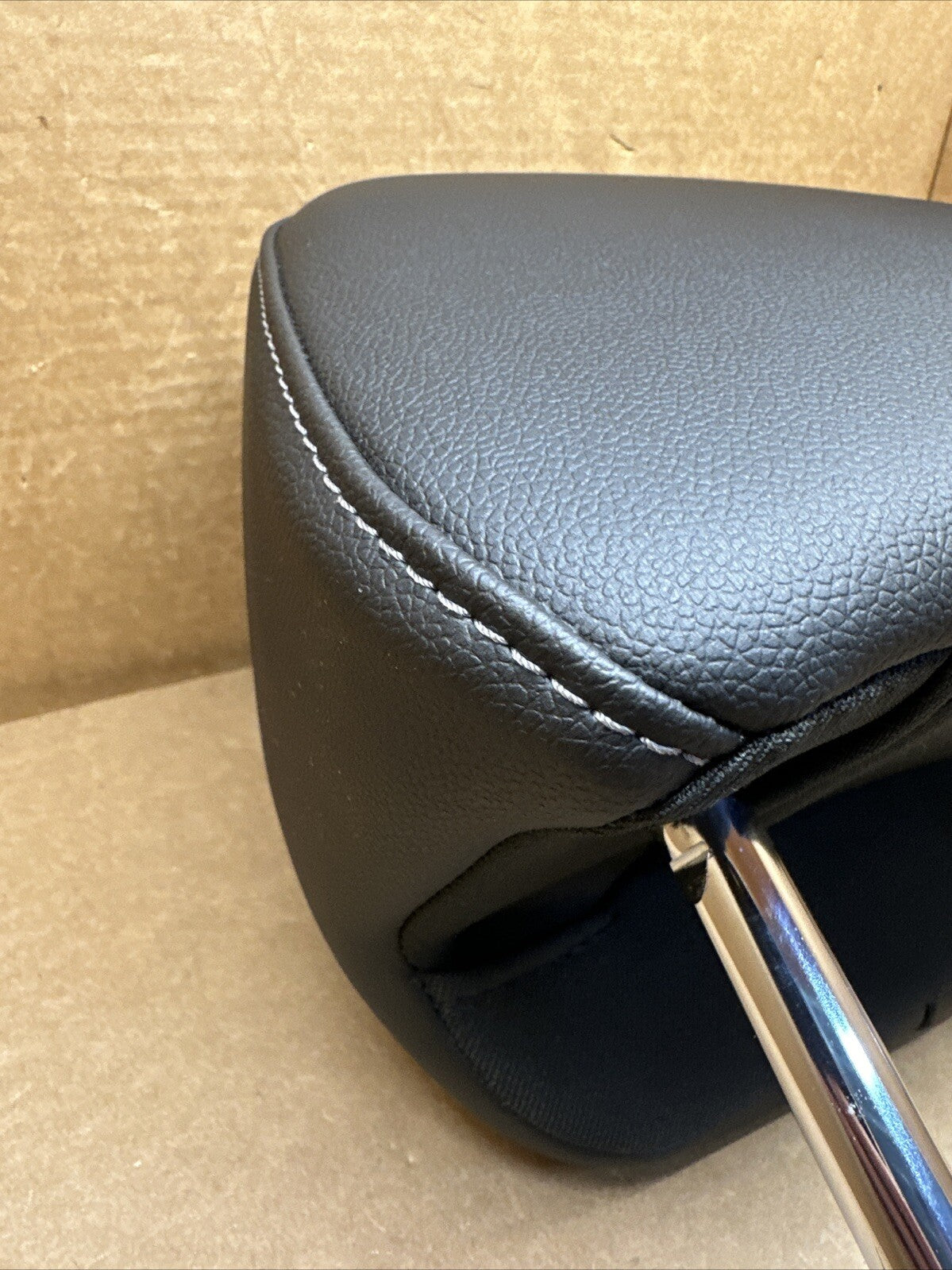 2015 2022 CHEVROLET COLORADO FRONT HEADREST LEFT RIGHT BLACK LEATHER OEM7