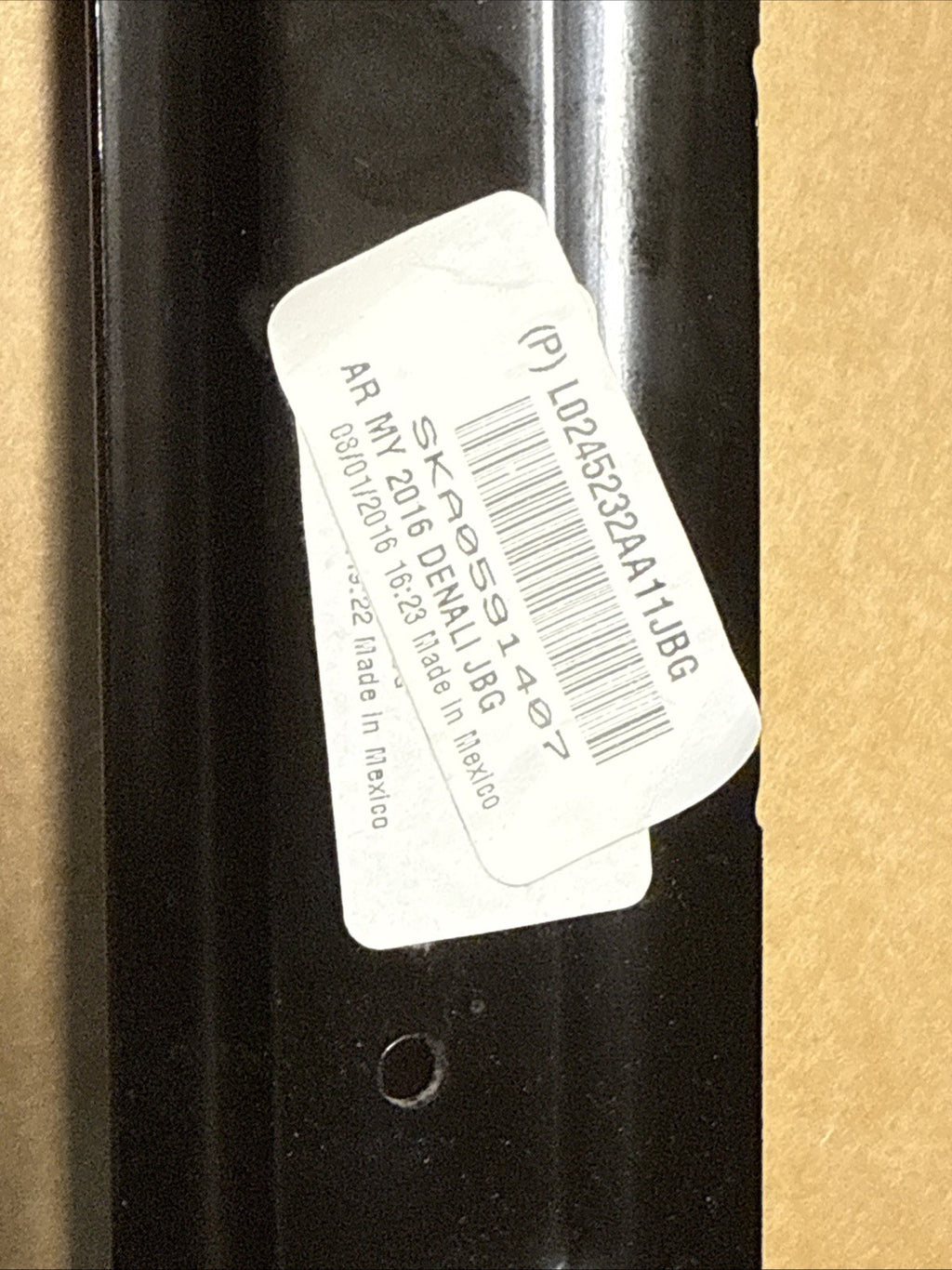 2016 2020 Suburban Tahoe Yukon Center Console Armrest Lid Cover Charging Pad11