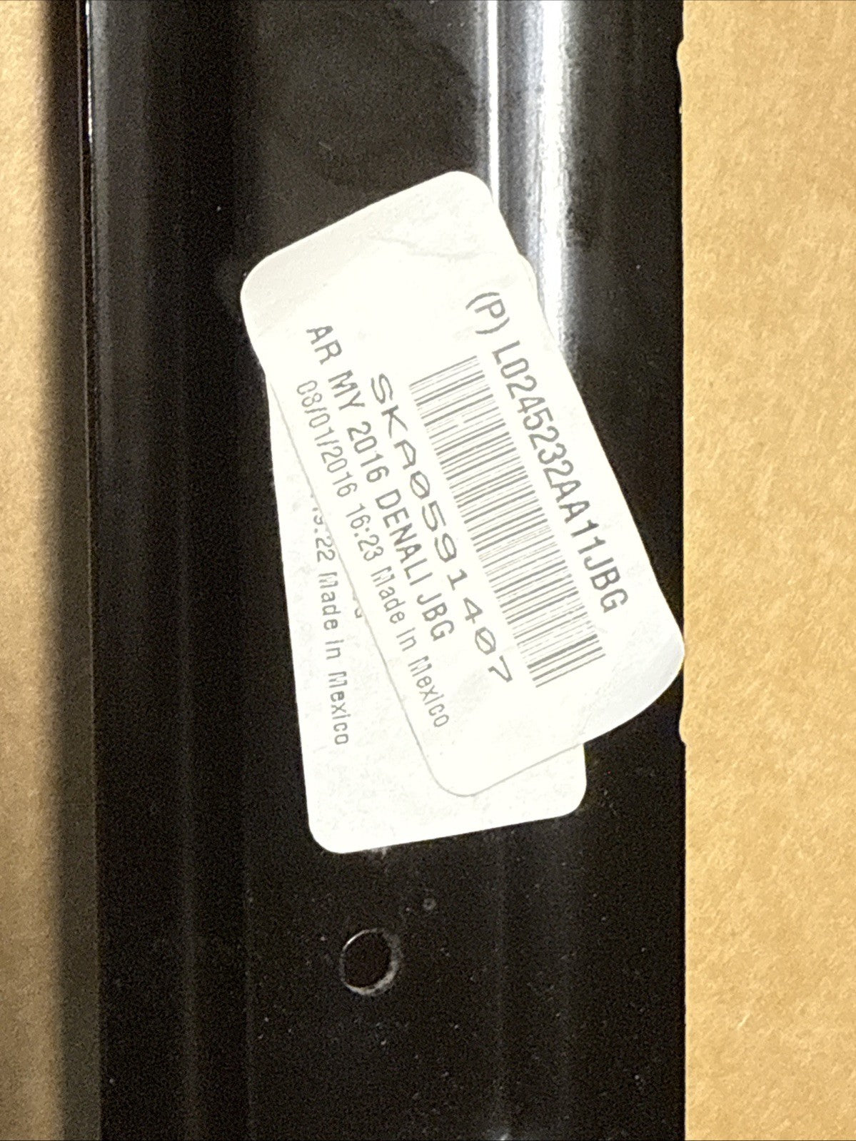 2016 2020 Suburban Tahoe Yukon Center Console Armrest Lid Cover Charging Pad11