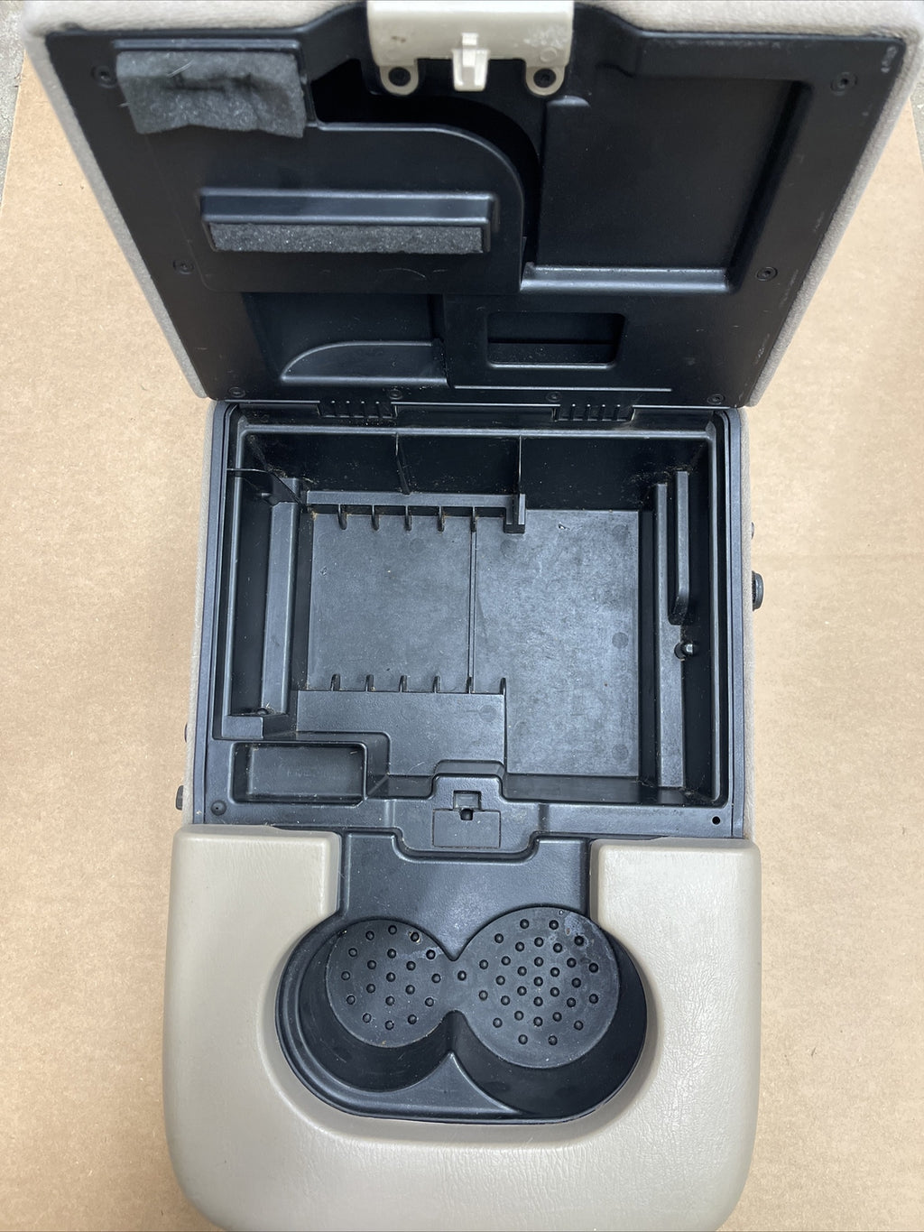 1997 2003 FORD F 150 F150 CENTER CONSOLE ARM REST STORAGE COMPARTMENT TAN OEM2