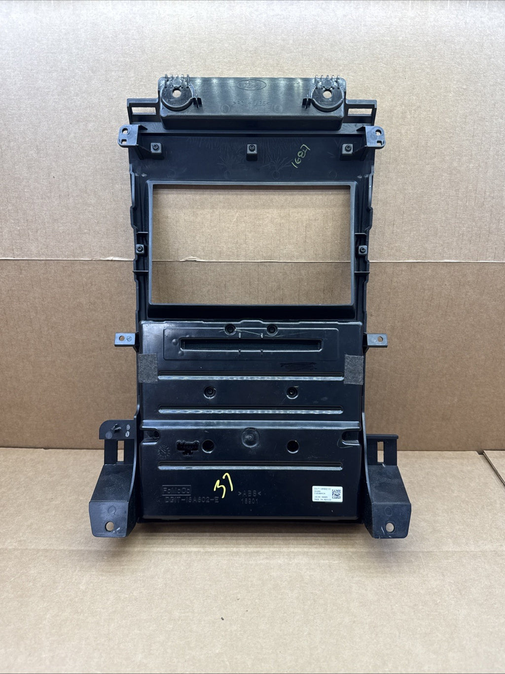 2014 2017 Ford Taurus Radio Control Face Panel Bezel EG1T 18A802 EC7