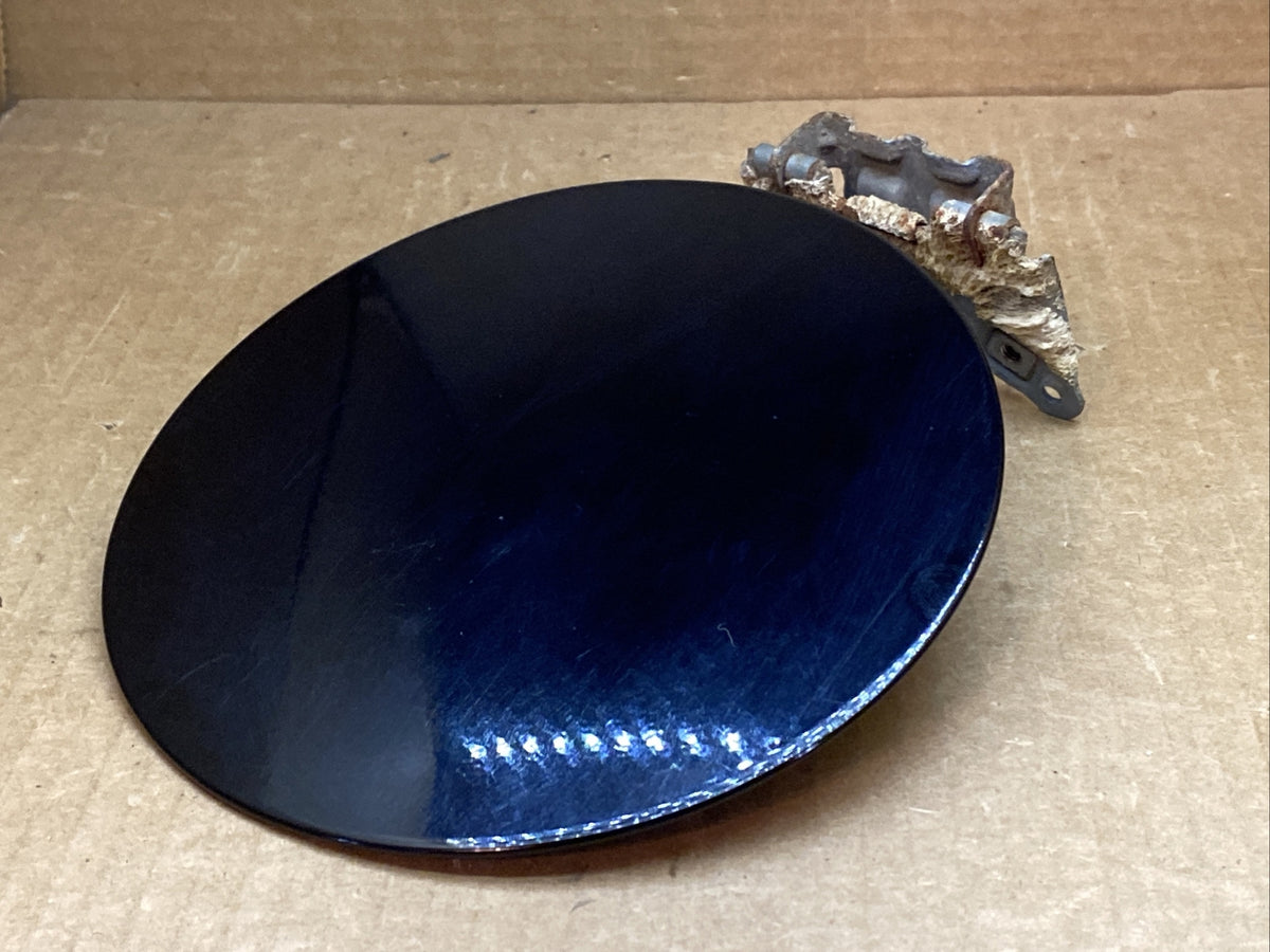 00 06 Tahoe Suburban Yukon Fuel Gas Tank Cap Door Lid Cover Olympic Black 41U1